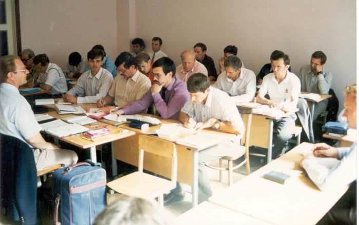 The second set on rates of the pastors in 1994 � 1996 in the building of the church. Doctor of theology Roman Dehtiarenko is teaching of the students.